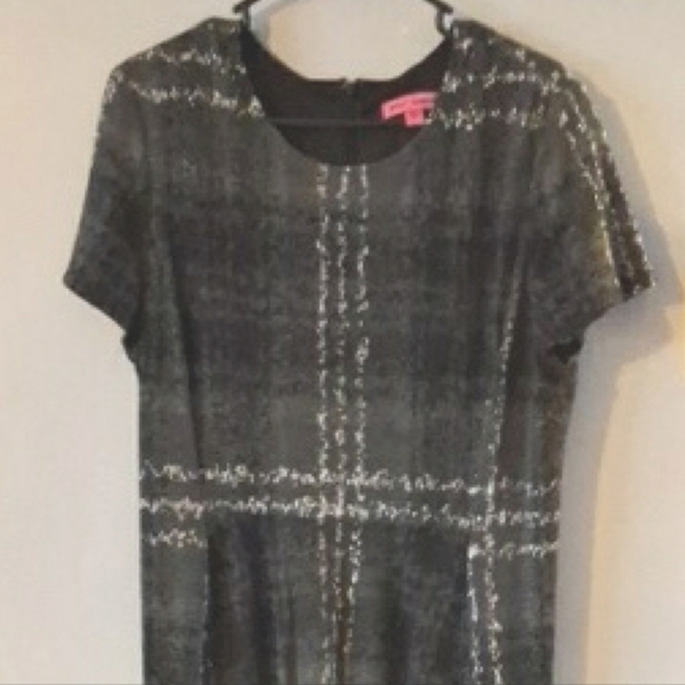 Chic Black and Gray Plaid Dress 01